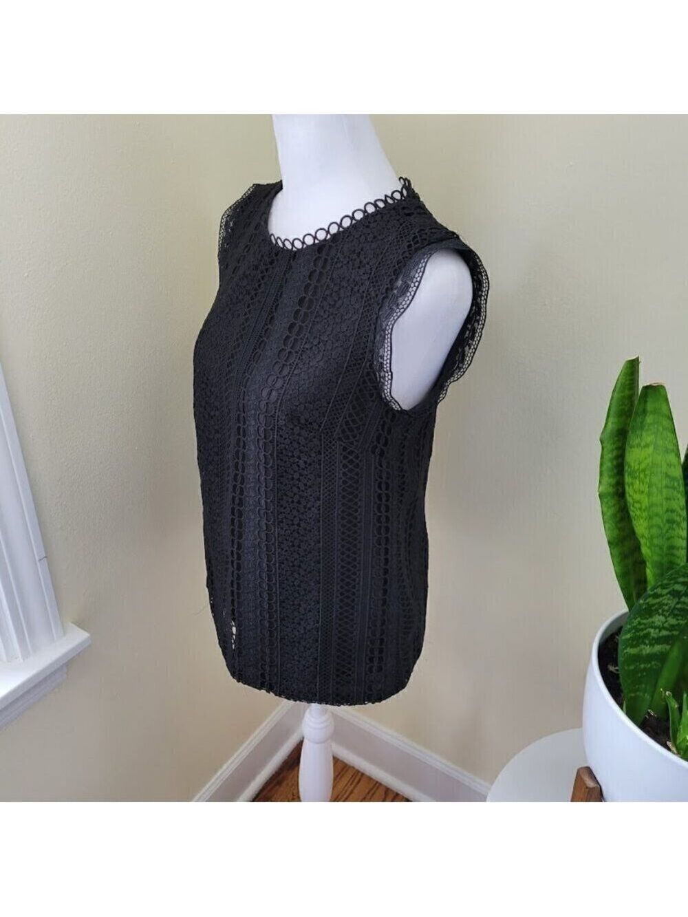 J. Crew Sleeveless Lace Blouse Lined Overhead Black Top Women's Size 0 - Picture 5 of 15
